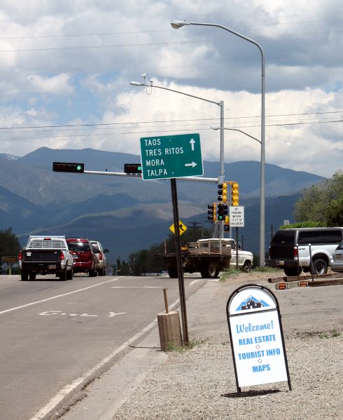 Destinations from northbound NM 68 to NM 518 in Ranchos de Taos