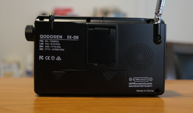 Back panel of the Qodosen DX-286 AM/FM/SW radio