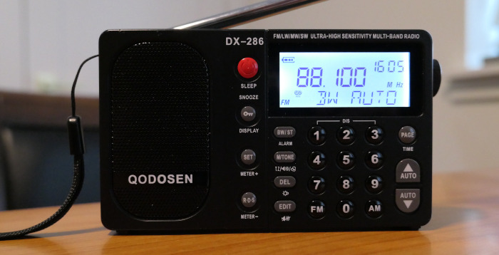 Qodosen DX-286 radio tuned to KVOD(FM), showing automatic FM bandwidth selection