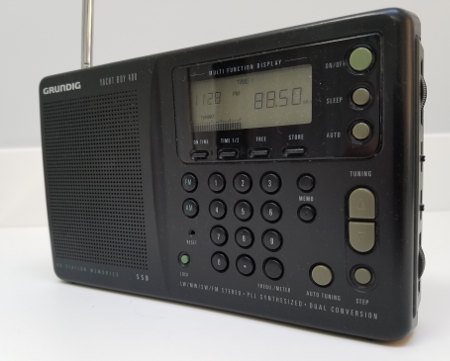 Grundig Yacht 400 radio, photographed from an angle