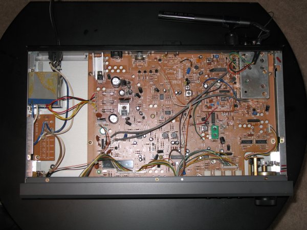 Interior circuitry of the NAD 4300 AM/FM tuner