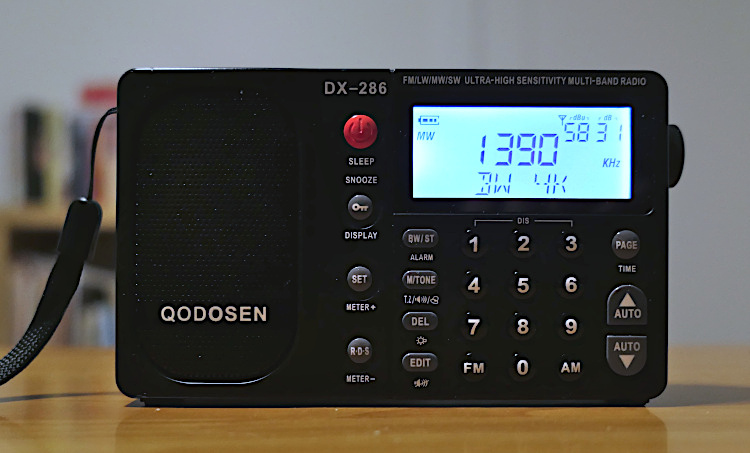 Qodosen DX-286 AM/FM/shortwave radio, tuned to KGNU(AM) Denver at 1390 kHz and set to a 4 kHz audio bandwidth as indicated on the radio's display