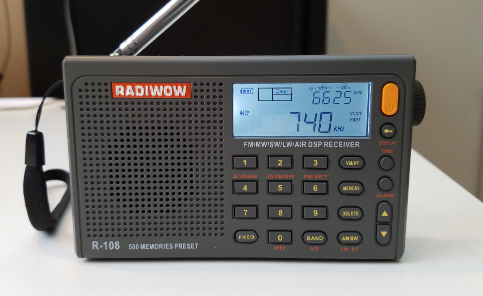 Radiwow R-108 AM/FM/SW/etc DSP radio, tuned to KCBS(AM)
