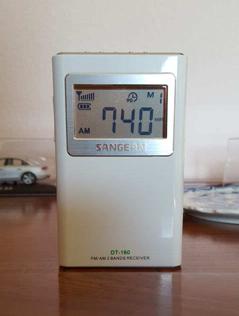 Sangean DT-160 AM/FM DSP radio, tuned to KFRC-FM (KCBS)