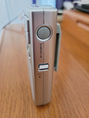 Side view of the Sangean DT-250