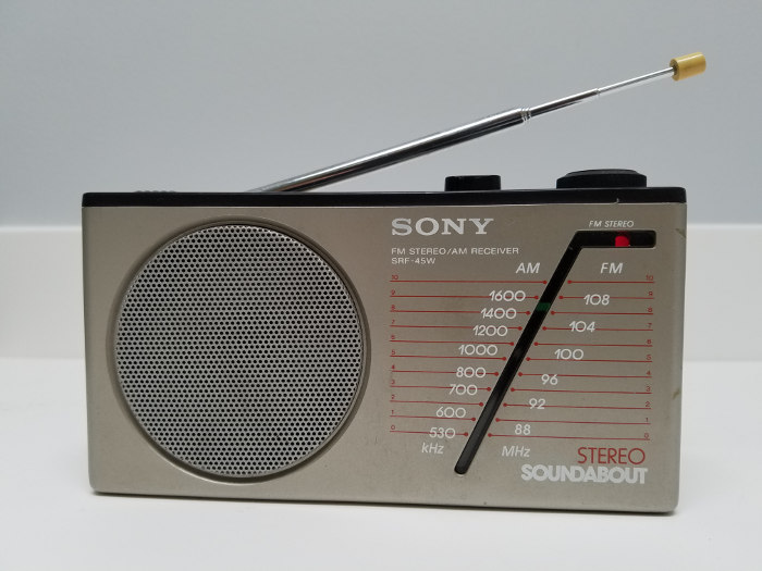 Front of Sony SRF-45W Soundabout radio