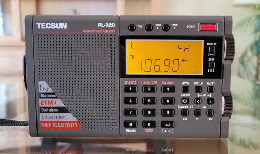 Display on Tecsun PL-320 radio after the Favourite key is pressed