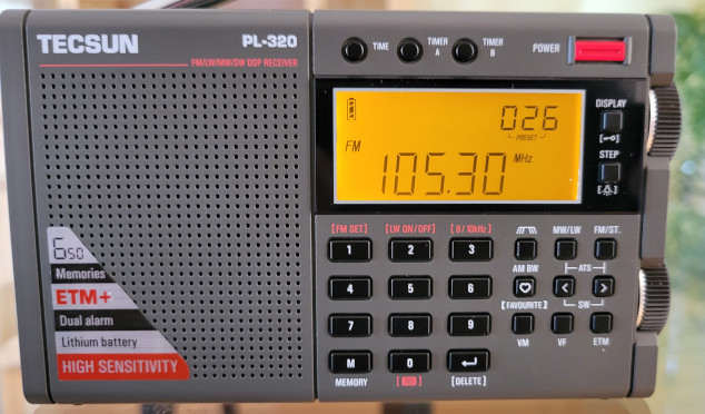 Display of memory position on Tecsun PL-320 AM/FM/shortwave radio