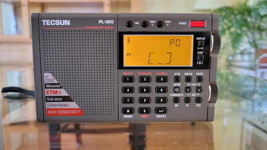 Display for memory reshuffling while proceeding on the Tecsun PL-320 radio