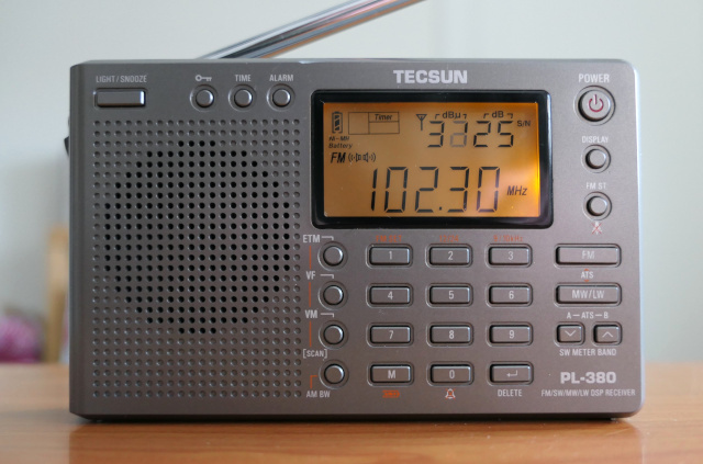 Tecsun PL-380 AM/FM/shortwave radio, tuned to KVOQ(FM) Denver