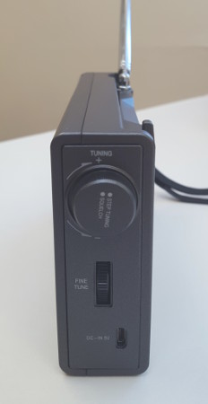 XHDATA D-808 radio - right-side view