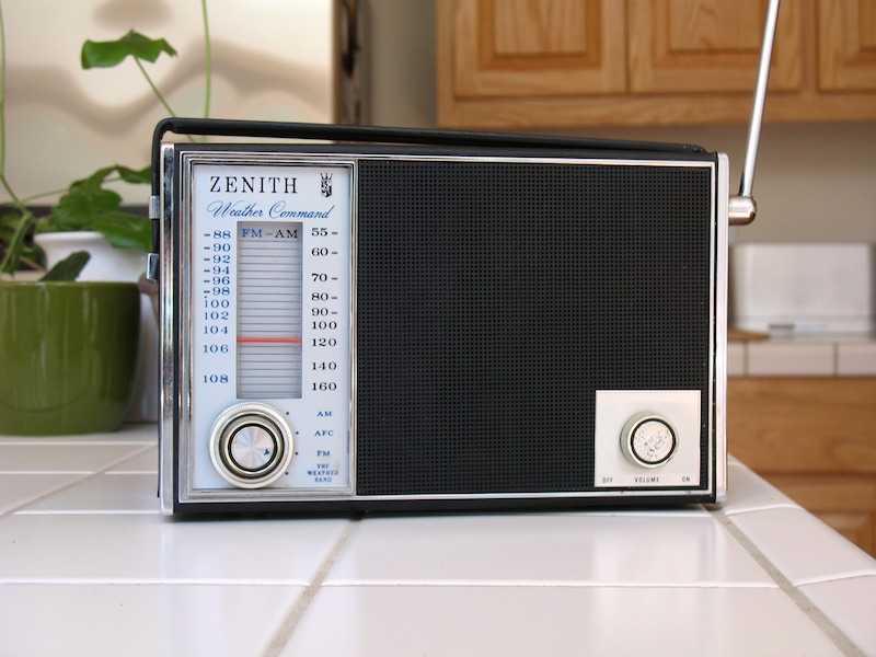 Zenith Royal 92 AM/FM/weather-band radio