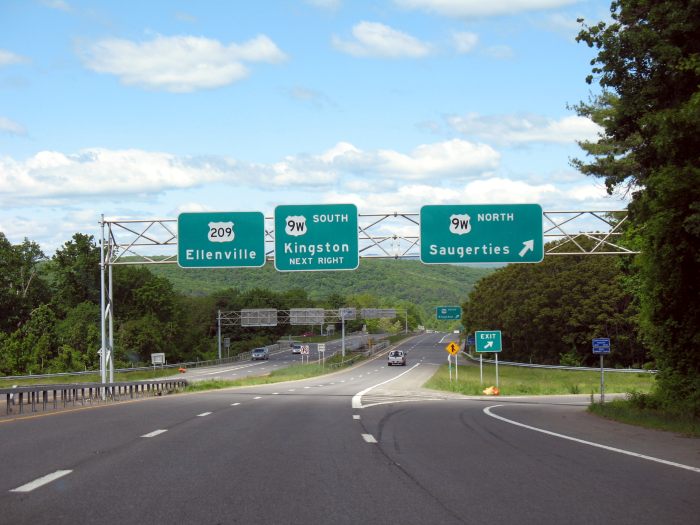 Beginning (or end) of US 209 north of Kingston, New York