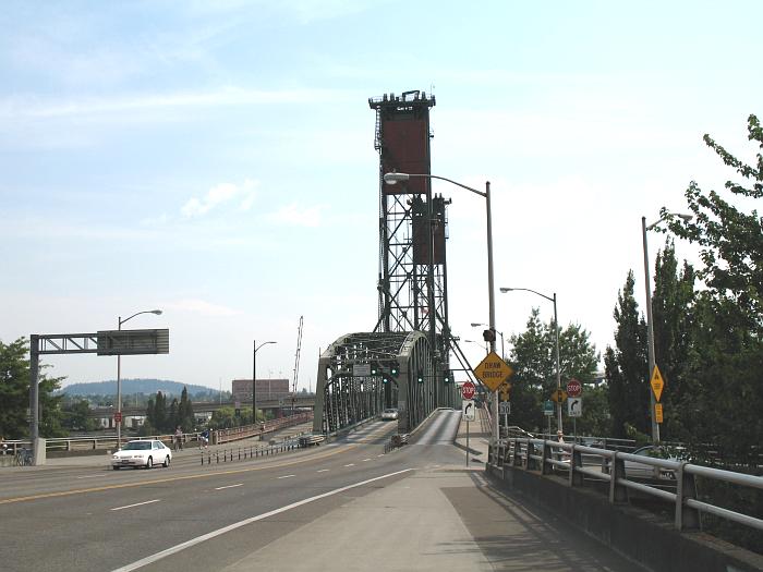 Hawthorne Bridge in downtown Portland, Oregon