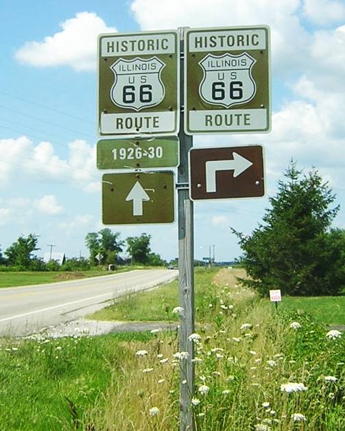 Diverging routes of Historic US 66 in Staunton, Ill.