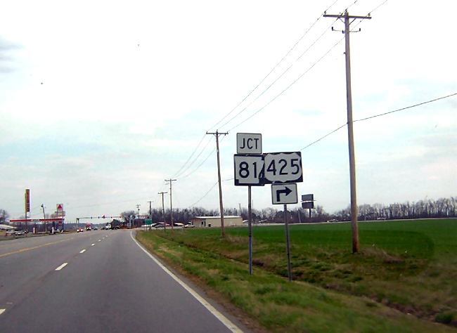 Oversized markers for US 425 and Arkansas 81 near Pine Bluff
