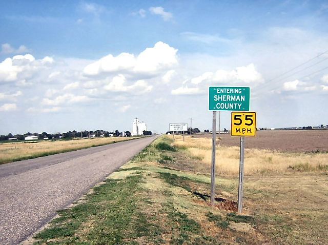 2007 scene of the Kansas-Colorado state line on old US 24