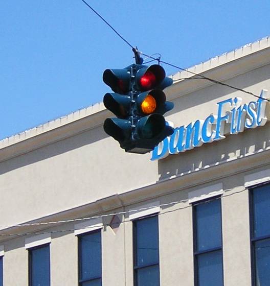 Doghouse traffic light, Hugo, Okla.