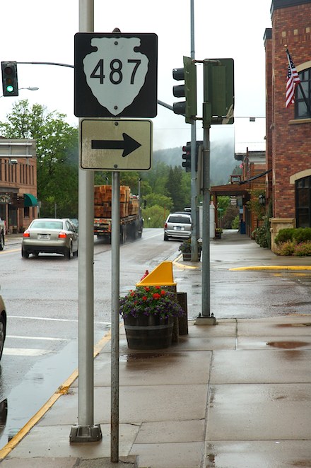 Marker for secondary route 487 in Montana