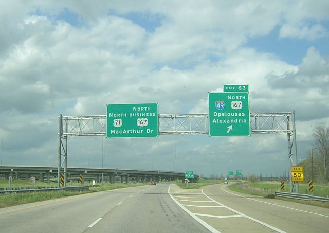Big guide sign along US 71 expressway in Alexandria, Louisiana