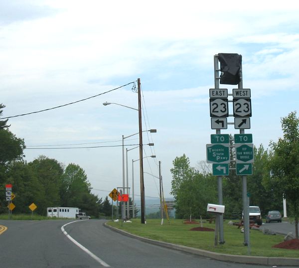 NY 9G marker covered with a bag at NY 23 south of Hudson