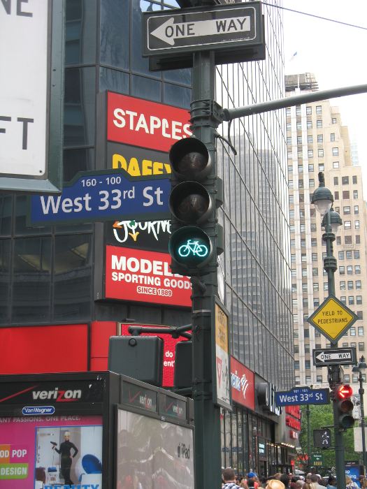 Green Manhattan bicycle signal at West 33rd and Broadway (Herald Square)