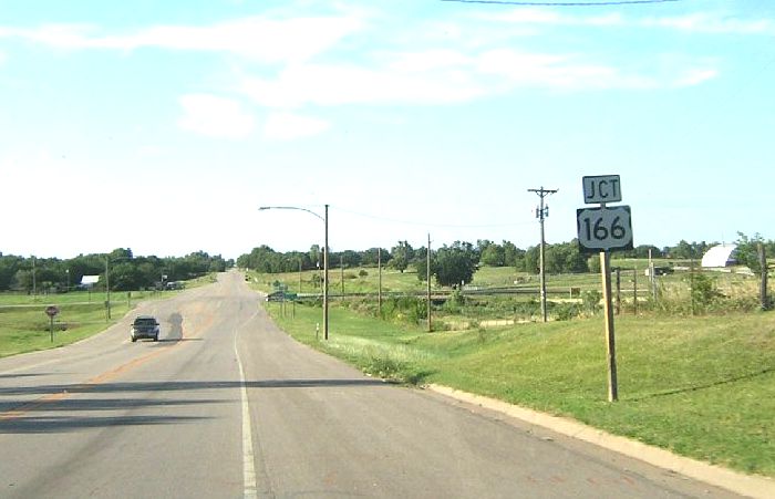 Junction of US 166 in South Haven, Kansas