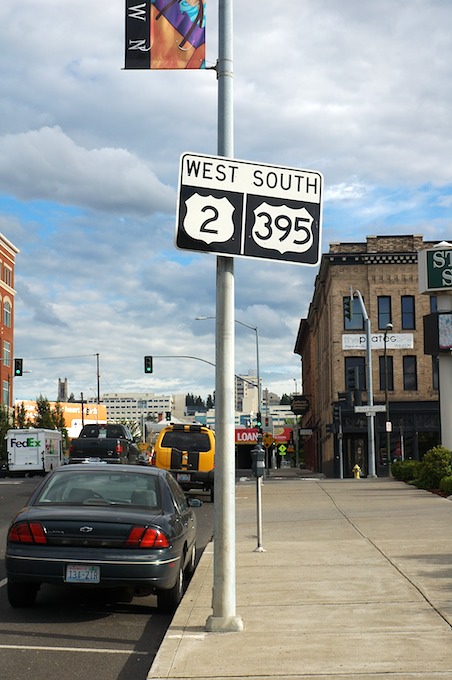 Single-panel sign for US 2 and US 395 in Spokane, Washington