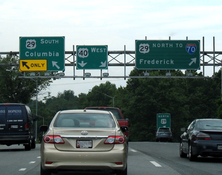 Exits for US 29 from westbound US 40 near Ellicott City, Maryland