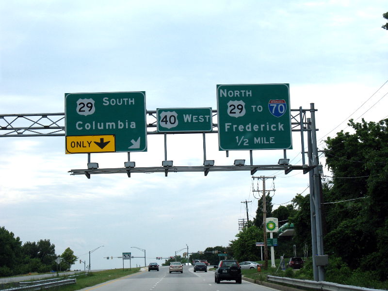 Exits for US 29 from westbound US 40 near Ellicott City, Maryland