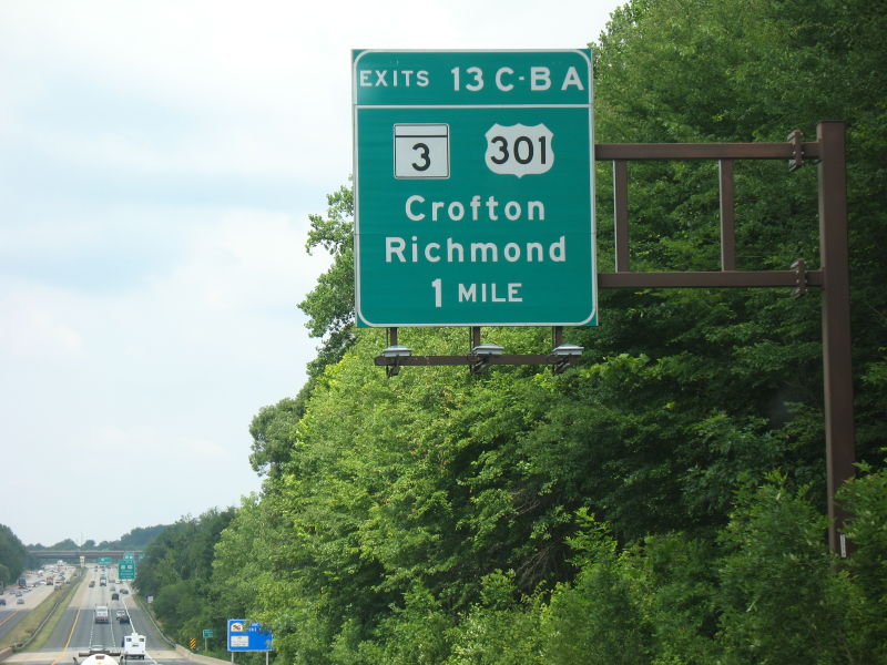 One-mile advance exit sign for US 301 where it diverges from US 50 in Maryland