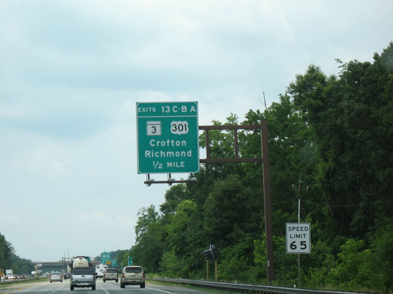 Half-mile advance exit sign for US 301 where it diverges from US 50 in Maryland