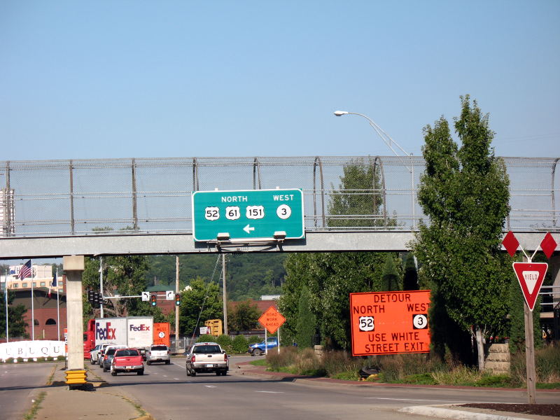 Freeway-style overhead signs on US 20 in Dubuque, Iowa